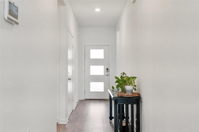 Building Photo - 13821 Zuhause Dr