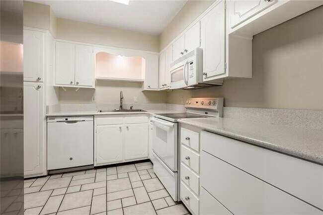 Foto del edificio - 2704 Whitney Pl