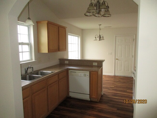 Foto del edificio - 6512 Royal Pine Dr