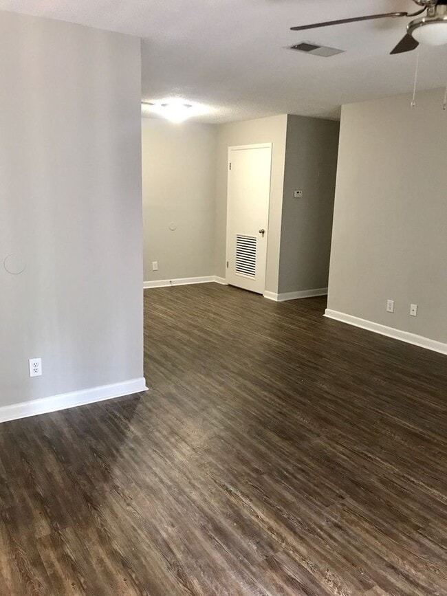 Foto del interior - Camellia Court Apartments