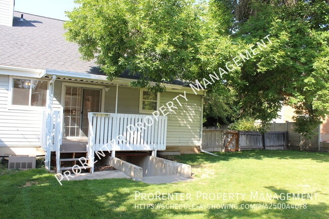 Foto del edificio - 523 Applewood Dr