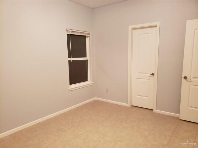 Foto del edificio - 2716 Primrose Ave