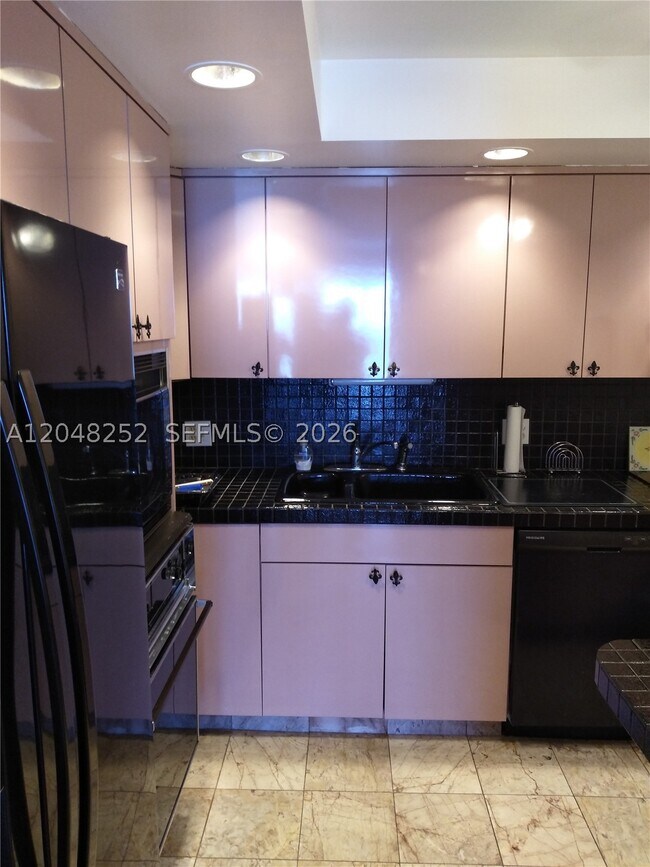 Building Photo - 2101 S Ocean Dr