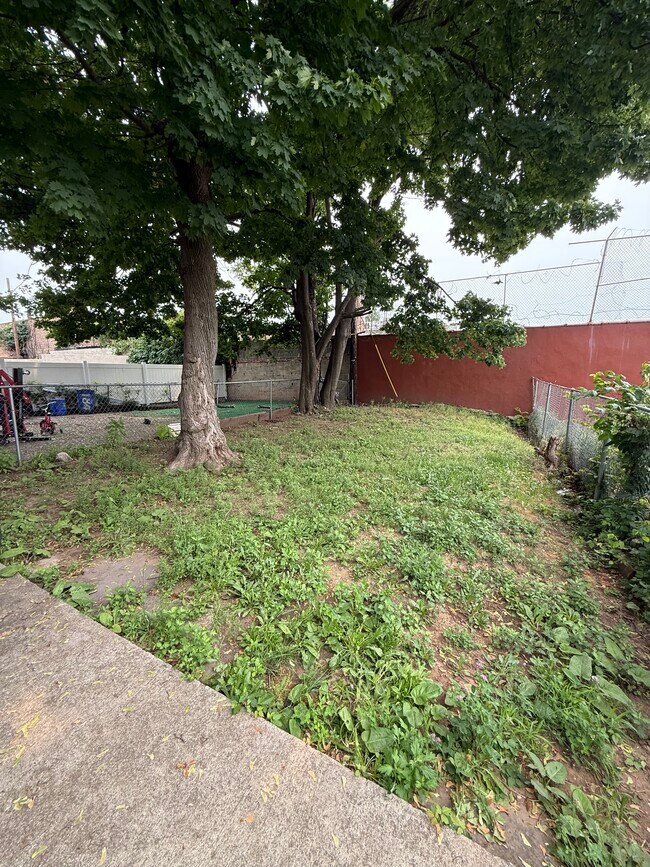 Building Photo - 410 Chadwick Ave