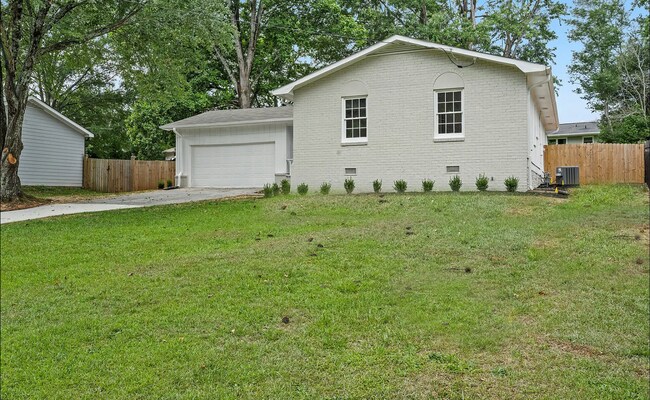 Foto del edificio - 2545 Ridgecrest Dr NW
