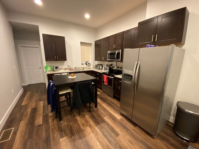 Kitchen - 628 N Lime St