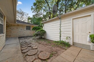 Building Photo - 9602 S Petersham Dr