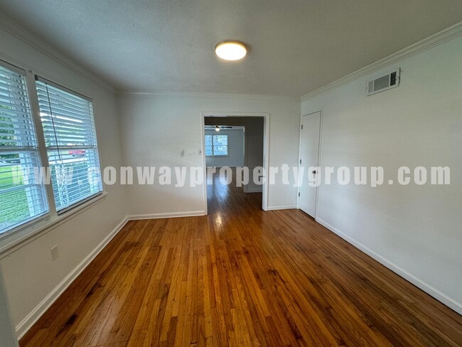 Building Photo - 718 S Donaghey Ave