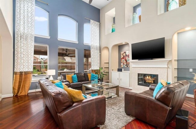 Foto del edificio - 2211 Mad River Ln