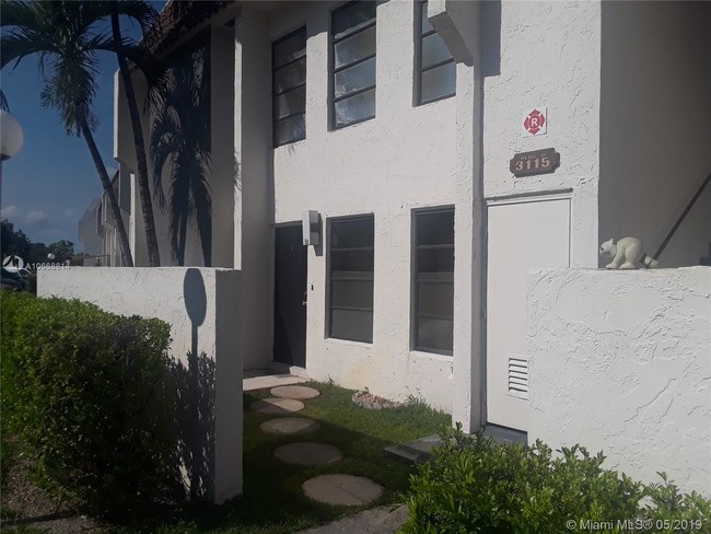 Building Photo - 3115 Coral Hills Dr