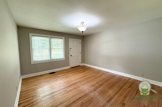 Foto del edificio - 121A White Oak Dr