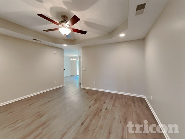 Building Photo - 605 Silverhill Dr