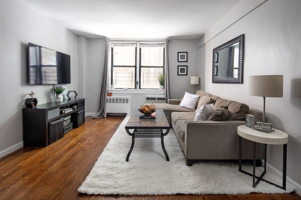 Foto principal - 439 E 88th St