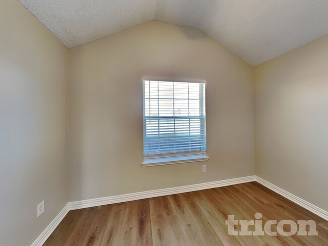 Building Photo - 923 McKavett Dr