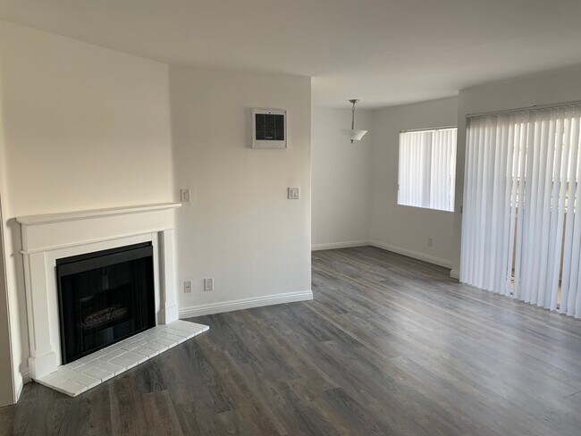 Building Photo - 3724 S Bentley Ave
