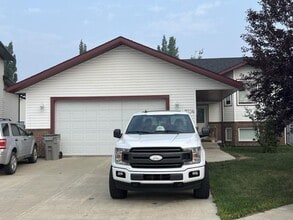 Building Photo - 9334-9128 128 Ave
