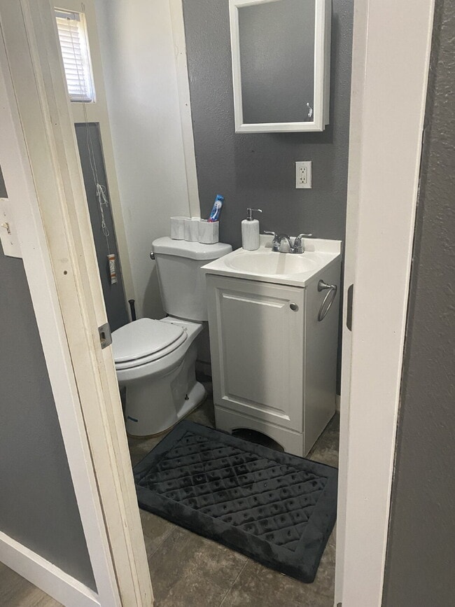 Foto del edificio - "Charming Studio Retreat in Stanley: Cozy 500 Sq Ft Haven with Full Bath!"