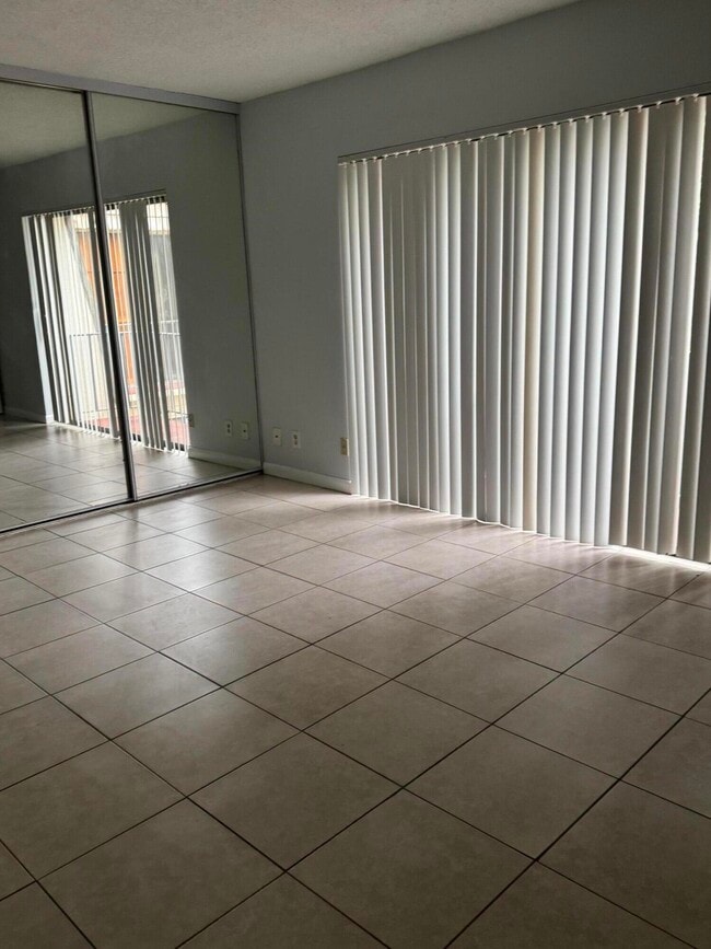Building Photo - 265 Lake Arbor Dr