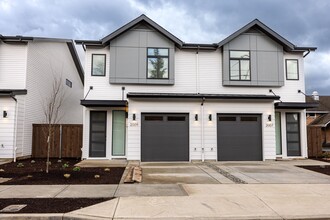 Building Photo - 2009 E 13th St