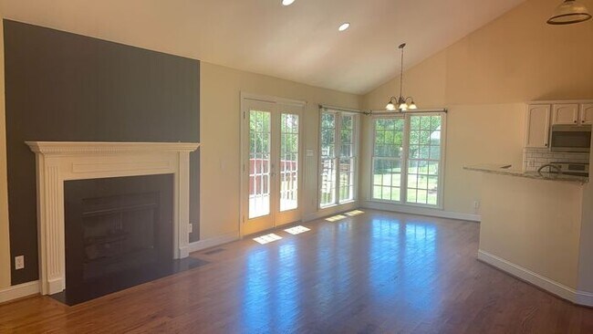 Foto del edificio - Large 3 Bedroom 2 Bath House