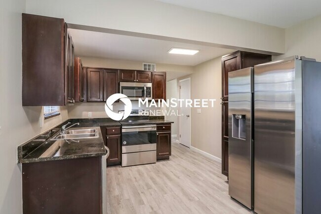 Building Photo - 4 Bedroom Pet-Friendly Home in JACKSONVILL...