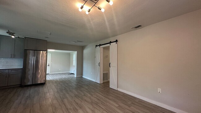 Foto del edificio - 517 San Juan Blvd