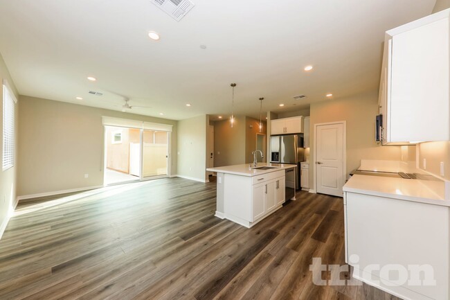 Building Photo - 1704 Lorraine Dr