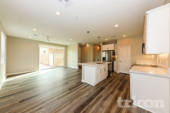 Building Photo - 1705 Lorraine Dr