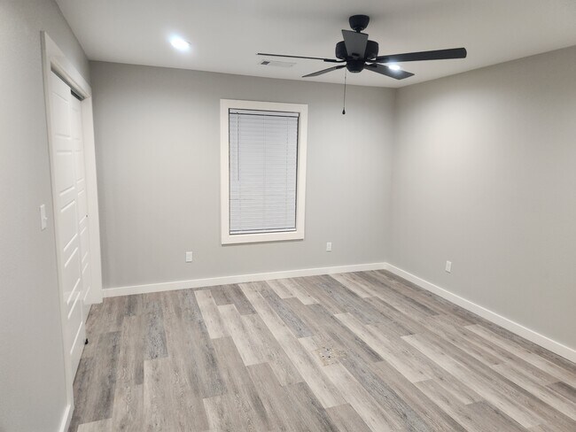 Foto del edificio - 215 Ridgeway St