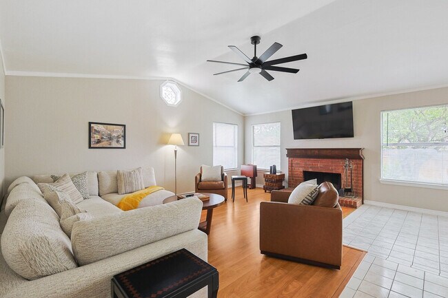 Foto del edificio - 2501 Highdale Dr