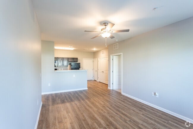 2BR, 2BA - 926SF - Living Room - Limestone Trail Apartments