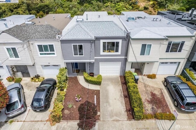 Building Photo - 378 Mangels Ave