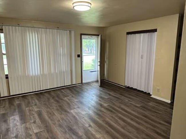 Building Photo - 1405 Holly Hill Dr
