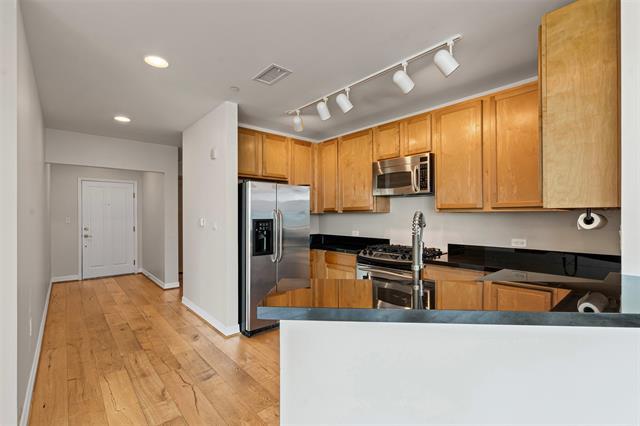 Building Photo - 500 Throckmorton St