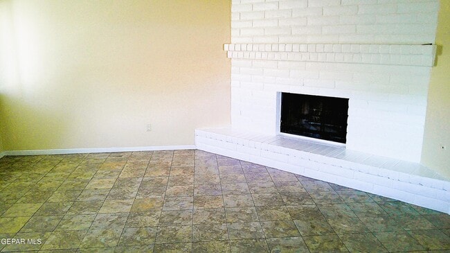 Building Photo - 3022 E Glen Dr
