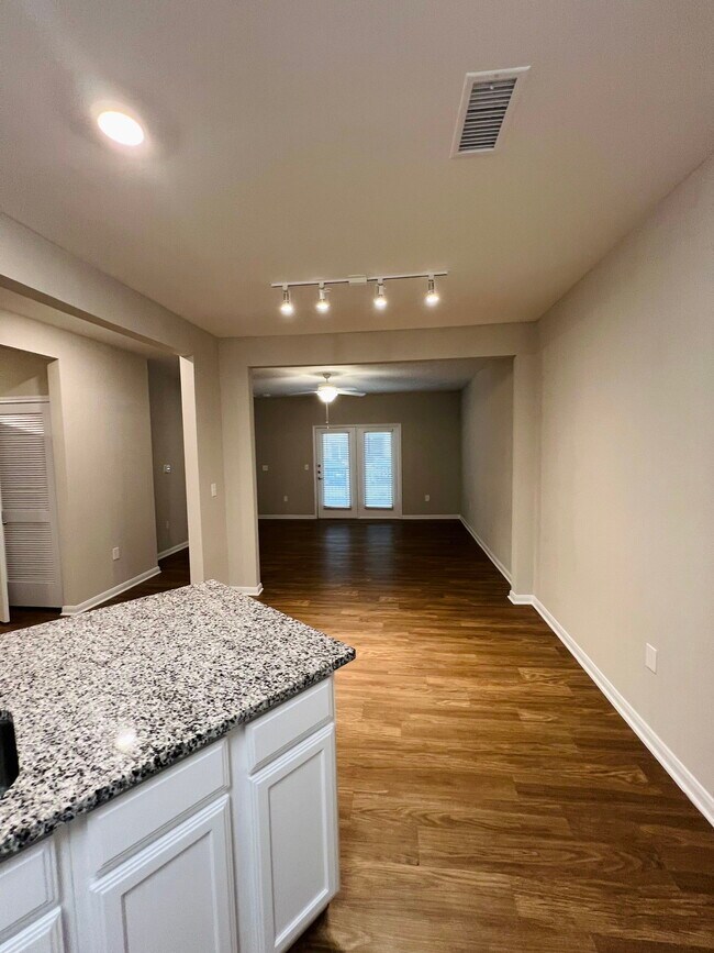 Building Photo - 1824 Central Expy