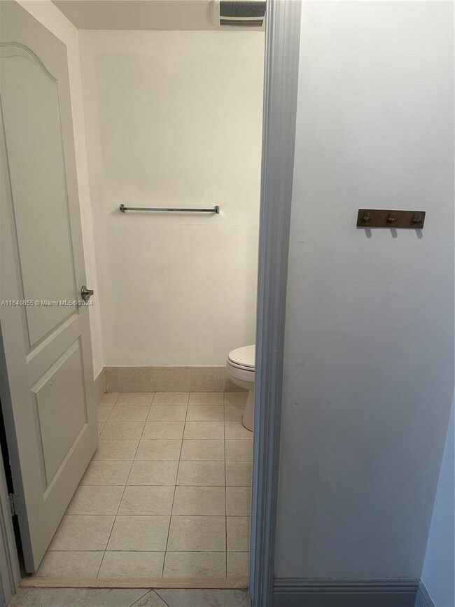 Foto del edificio - 2400 SW 27th Ave
