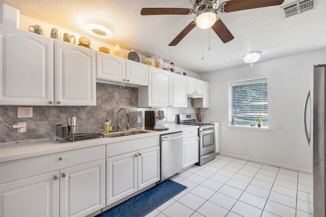 Foto del edificio - 13392 Southshore Dr