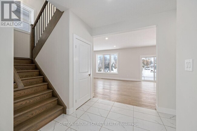 Photo du bâtiment - 70 Royal Cres