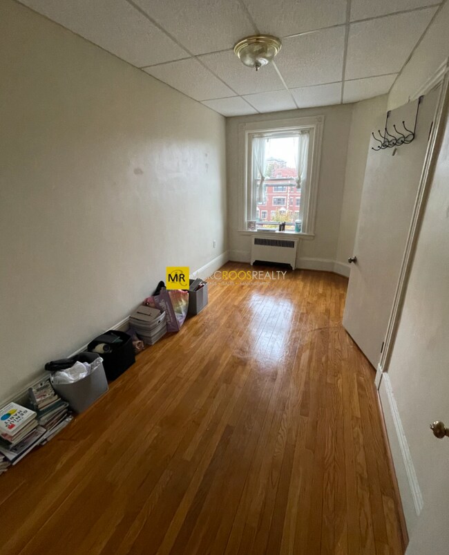 Building Photo - 916 Beacon St