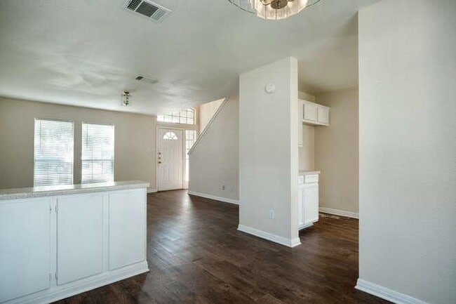 Building Photo - 1601 Cindy Ct