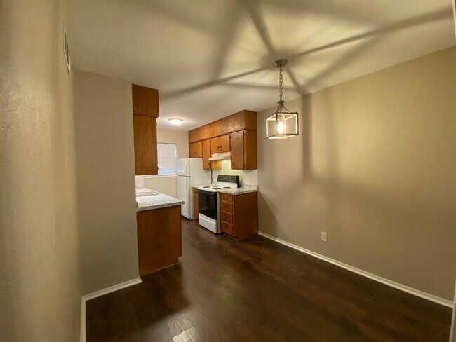 Building Photo - 1107 N Locust St