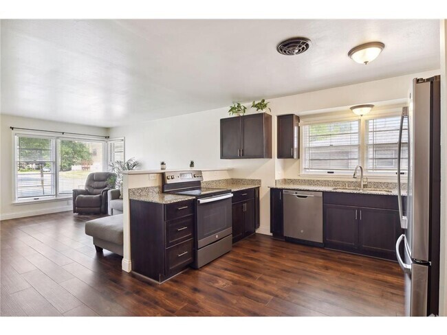 Building Photo - 6239 Xerxes Ave S