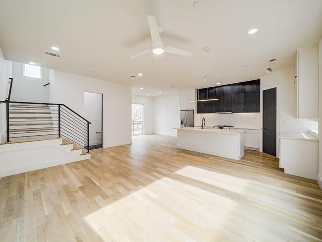 Photo - 2916 Hawthorne Ave Apartment