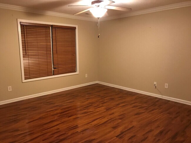 Foto del edificio - Lovely 2 Bd/1.5 Ba Townhouse