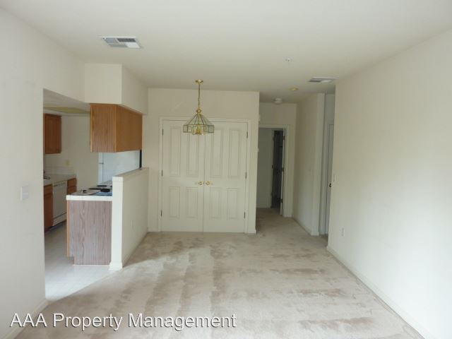 Foto del edificio - 220 Stone Pine Ln