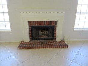 Building Photo - 2302 Plantation Bend Dr