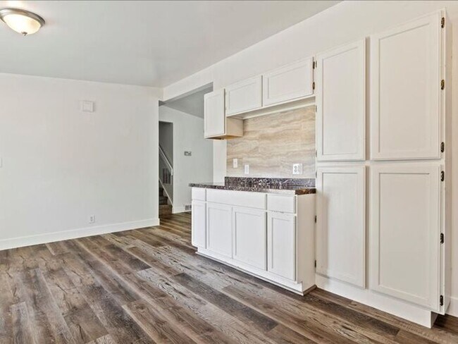 Foto del edificio - Murray beautiful 4 bed 2.5 bath family home
