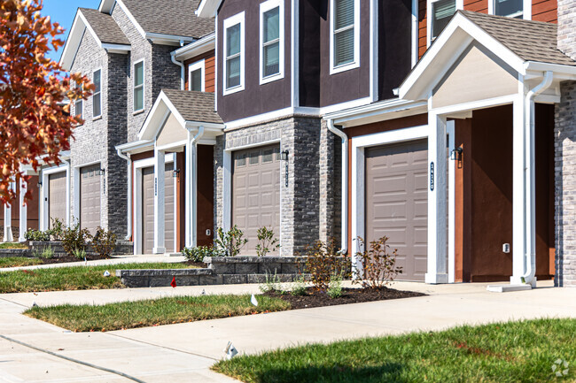 Building Photo - Greenwood Townhomes