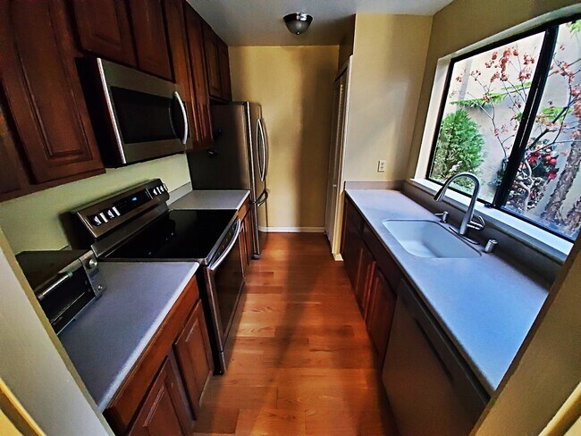 Kitchen (new fridge&dishwasher) - 1919 Alameda de las Pulgas